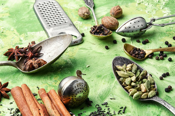 Spices for warming drinks
