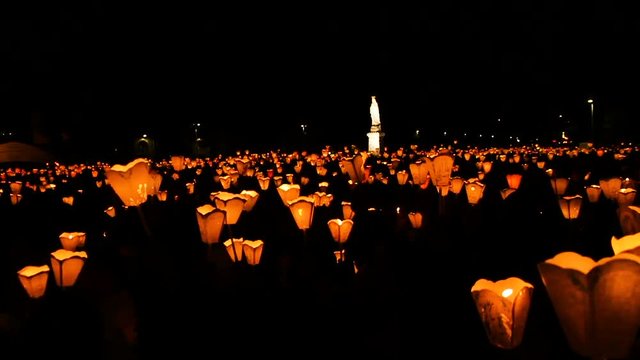 procession &agrave; Lourdes