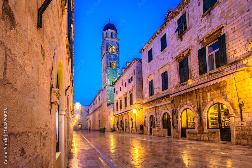 Wall mural Stradun street Dubrovnik. / Scenic morning view at old street Stradun in town Dubrovnik, famous european resort in Croatia.