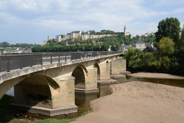 Fototapeta na wymiar Brücke bei Chinon, Frankreich
