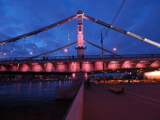 Fototapeta na wymiar Blue, Pink and the bridge