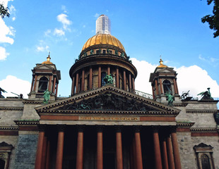 Obraz premium Saint Isaac's Cathedral or Isaakievskiy Sobor in Saint Petersburg, Russia - June 2016