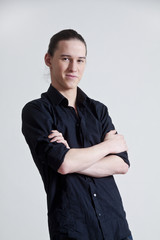 Nachdenklicher, junger Mann