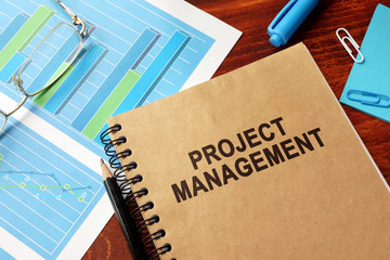 Book with title Project management in an office.