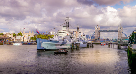 London Skyline and River Thames © photo.eccles