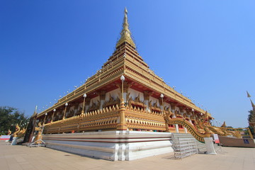 Obraz premium Pagoda on the clear blue sky day