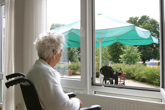 Rentnerin in einem Pflegeheim