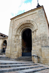 Fototapeta na wymiar Arco Entrada Iglesia de San Martín