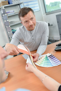 Decorator and client choosing a colour
