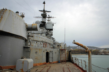 Крейсер «Михаил Кутузов» в порту Новороссийска, Россия
