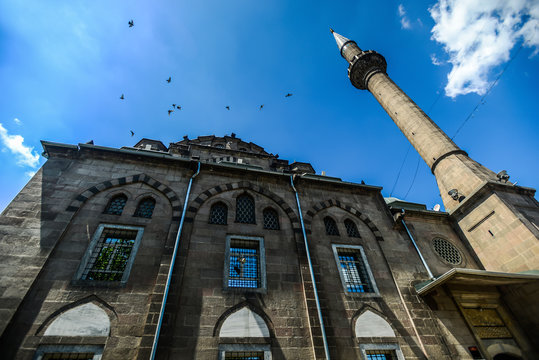 Geniş a&ccedil;ıdan Cami