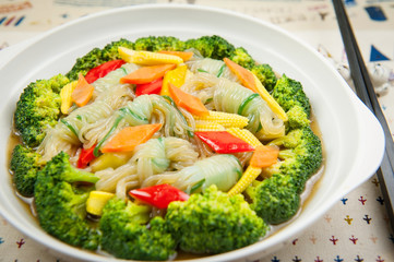Special vermicelli soup with broccoli and young corn