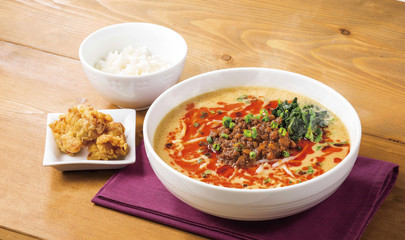 Noodle beef soup with plain rice and fried chips