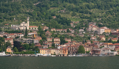 Fototapeta na wymiar Lake Como and the town around the middle of the lake.