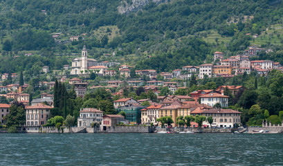 Fototapeta na wymiar Lake Como and the town around the middle of the lake.