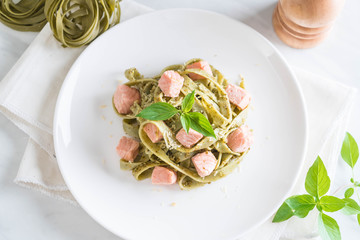 spinach fettuccine with salmon