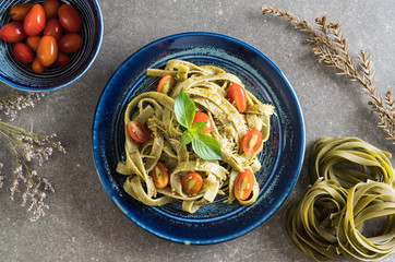 spinach fettuccine with tomatoes