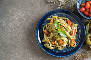 spinach fettuccine with tomatoes