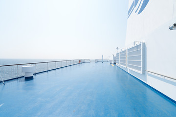 客船 フェリーのデッキ