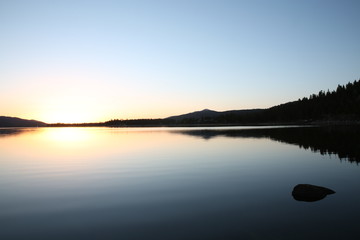 Naklejka na ściany i meble Sunrise Lake Big Bear