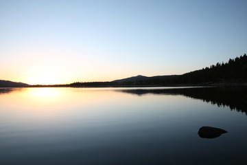 Fototapeta premium Sunrise Lake Big Bear