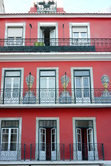 Fototapeta premium Old building with balcony in Lisbon