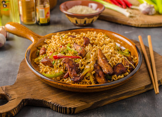 Chinese noodles with chicken
