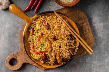Chinese noodles with chicken