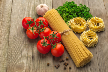 spaghetti and tagliatelle with ingredients