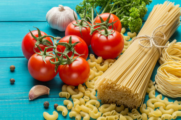 spaghetti and tagliatelle with ingredients