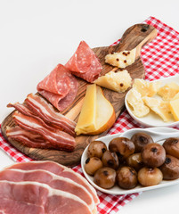 Antipasto con salumi e formaggi