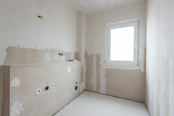 Rohbau Badezimmer, Wände verspachtelt