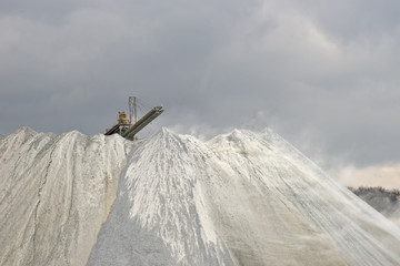 Tray tailings in the open pit