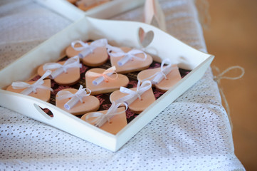 Delicious sweet cake-pops In the form of hearts with silk ribbons and notes