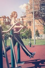 Obraz na płótnie Canvas Young woman exercising outdoors.