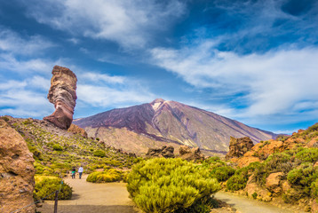 Pico del Teide with Roque Cinchado rock, Tenerife, Canary Islands, Spain - obrazy, fototapety, plakaty