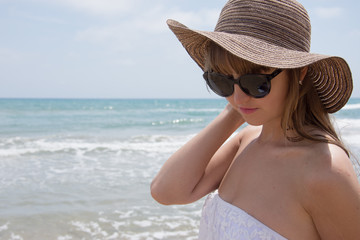 The girl came to the sea to rest