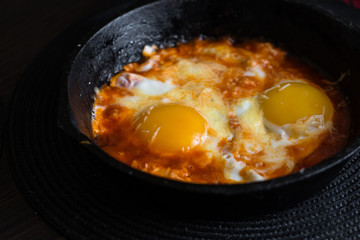 Fried eggs in tomato sauce (shakshuka)