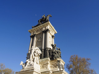 Fototapeta na wymiar Alfonso XII statue in Retiro park