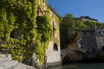Fototapeta na wymiar Nesso - Antico ponte della Civera