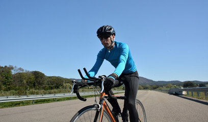 Obraz premium cyclist training on a lonely road
