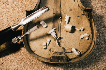 making violin, musical instrument restoration, vintage instruments