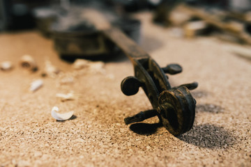 making violin, musical instrument restoration, vintage instruments