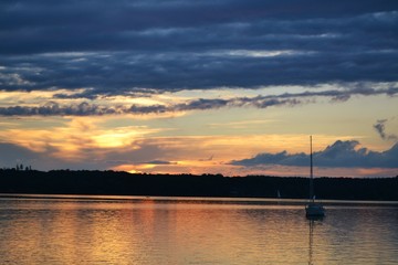 Naklejka premium Sonnenuntergang am See