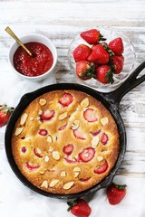 Skillet strawberry cake  / Summer desserts
