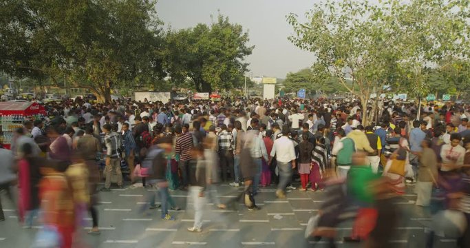 Time Lapse of Huge Crowds Shopping in Palika Bazaar, New Delhi, India
