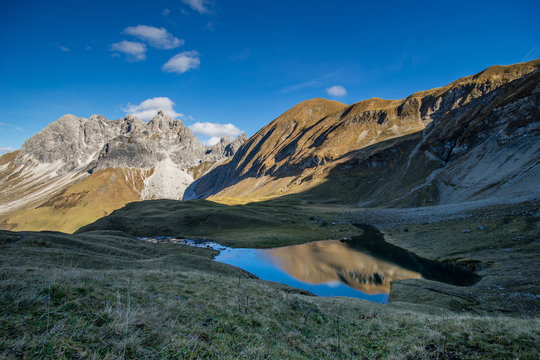 Blick auf den Eissee bei Oberstdorf im Herbst