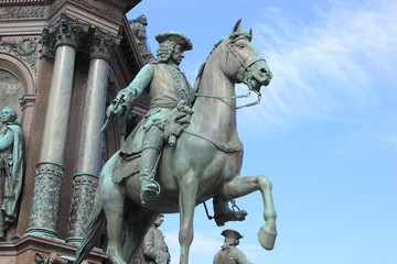 Obraz premium Wien: Reiterfigur am Maria-Theresien-Platz im Museumsviertel