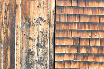 Alte Holzwand mit Holzschindeln