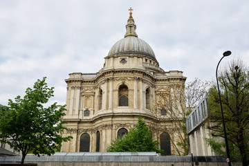 Fototapeta na wymiar st. pauls kathedrale in london